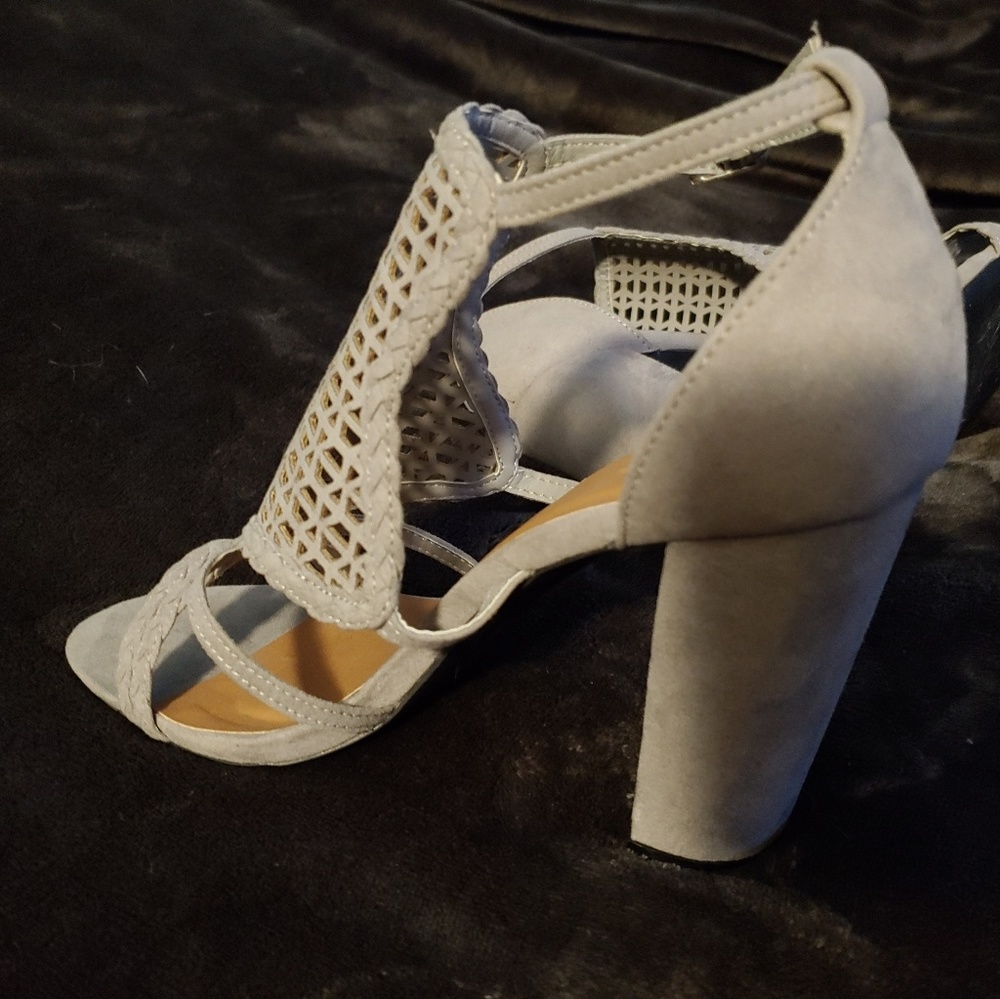 Heels - Picture 7 of 7
